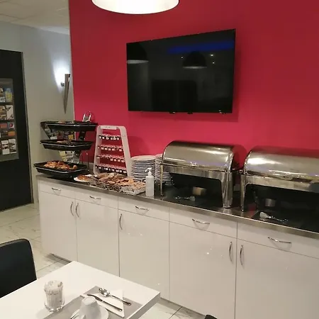 Отель Centre 4*