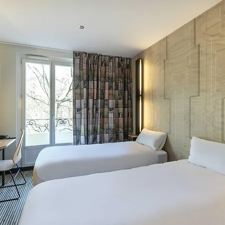 Centre Hotel 4*
