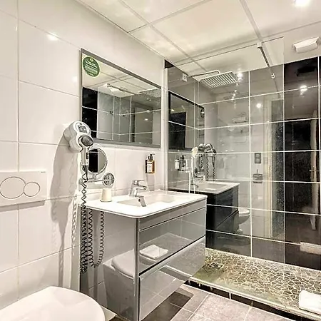 Centre Hotel 3*