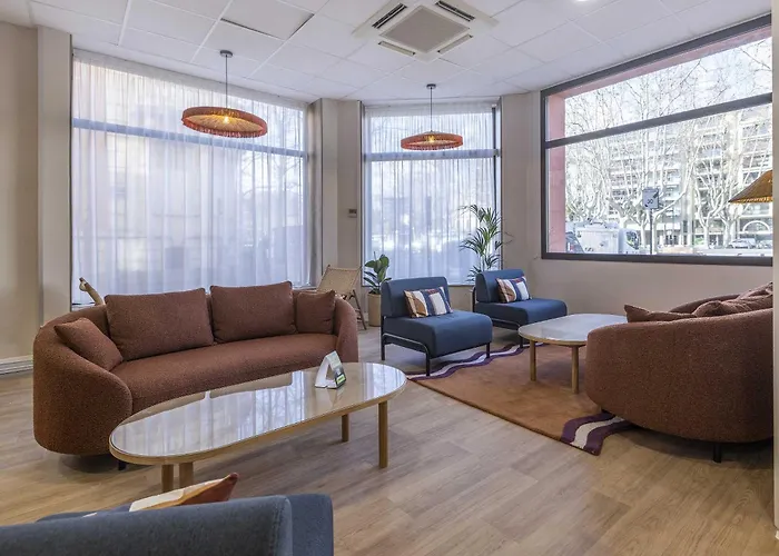 Centre فندق بيربينيو