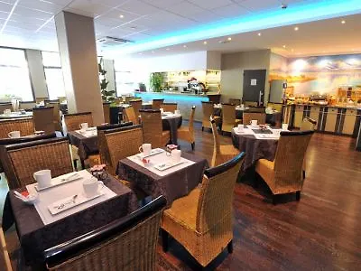 Centre 3* بيربينيو